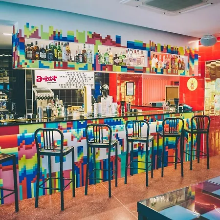 Amistat Island Hostel Ibiza - Albergue Juvenil *