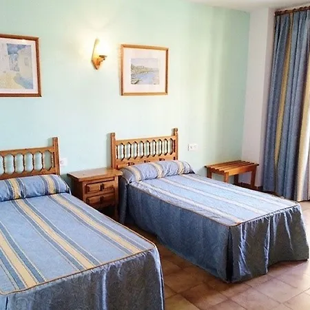 Hostel Amistat Island Hostel Ibiza - Albergue Juvenil San Antonio (Ibiza)