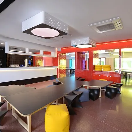 Amistat Island Hostel Ibiza - Albergue Juvenil