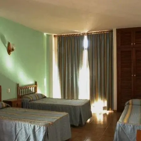 Amistat Island Ibiza - Juvenil Hostel